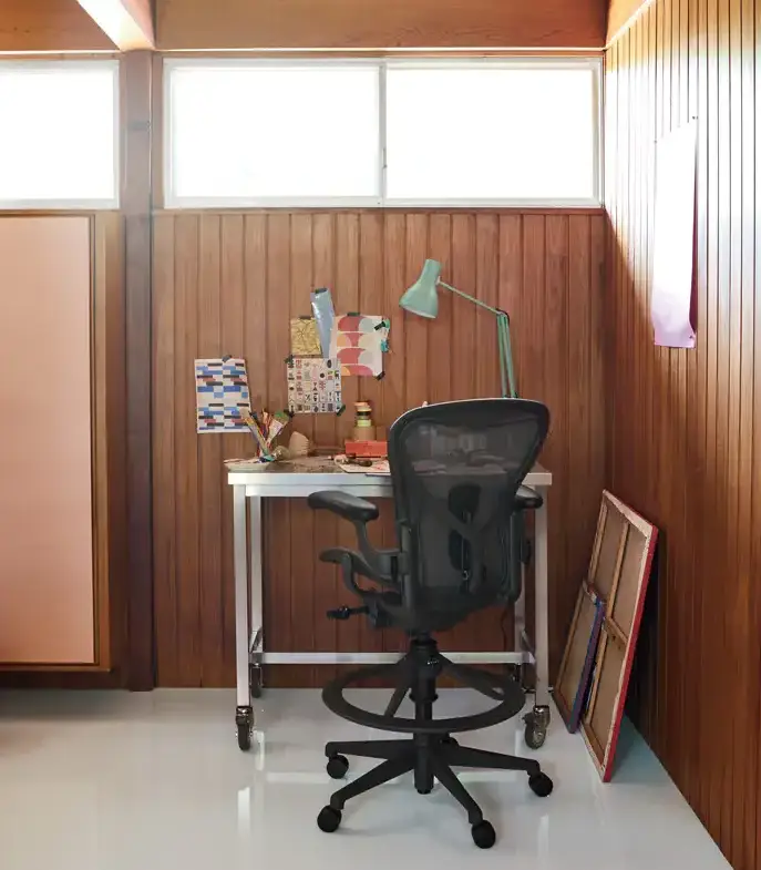 Herman Miller Aeron Stool Seitenansicht